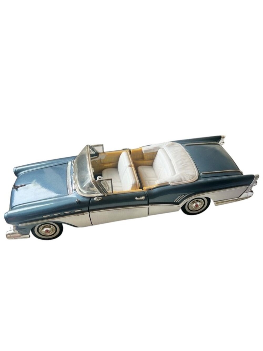 Motor Max 1957 Buick Roadmaster Convertible Diecast Model Blue & White 1:18 READ